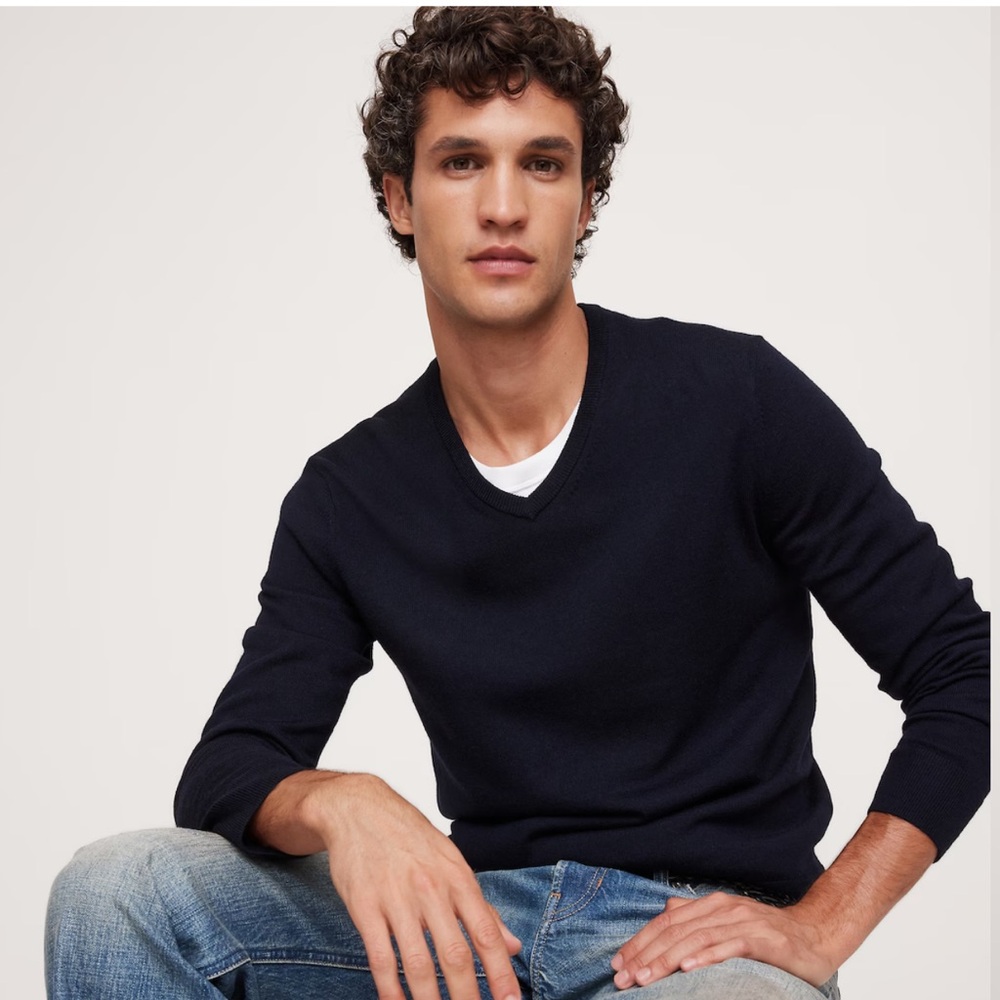 Men’s Banana Republic Merino Wool V-Neck Sweater - Navy - S